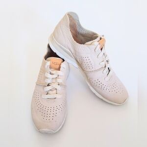 Ugg Treadlite Beige Nubuck Leather Sneaker Womens US 6 EU 37